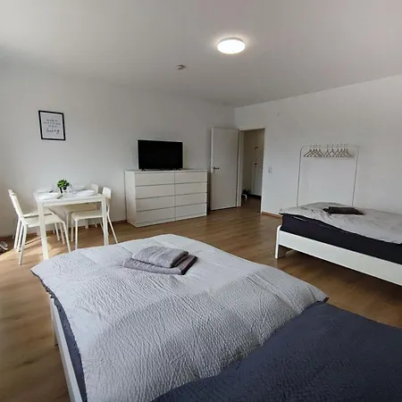Erb01 - 2-zimmer-apartment Mit Balkon In *