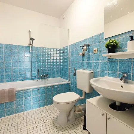 Apartament Erb01 - 2-zimmer-apartment Mit Balkon In *